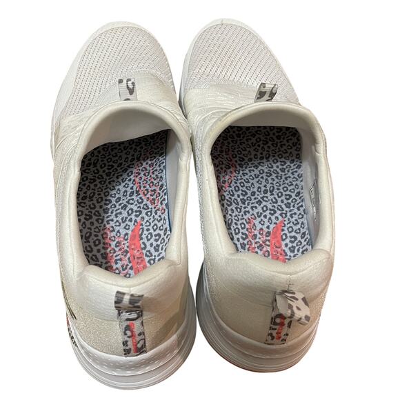 Skechers Women's 10 White Arch Fit‎ Air Cooled Modern Rhythm Slip On Sneaker - Picture 5 of 9